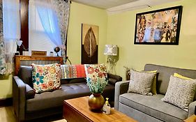 Cozy 2Nd Floor Apartment With Private Entrance